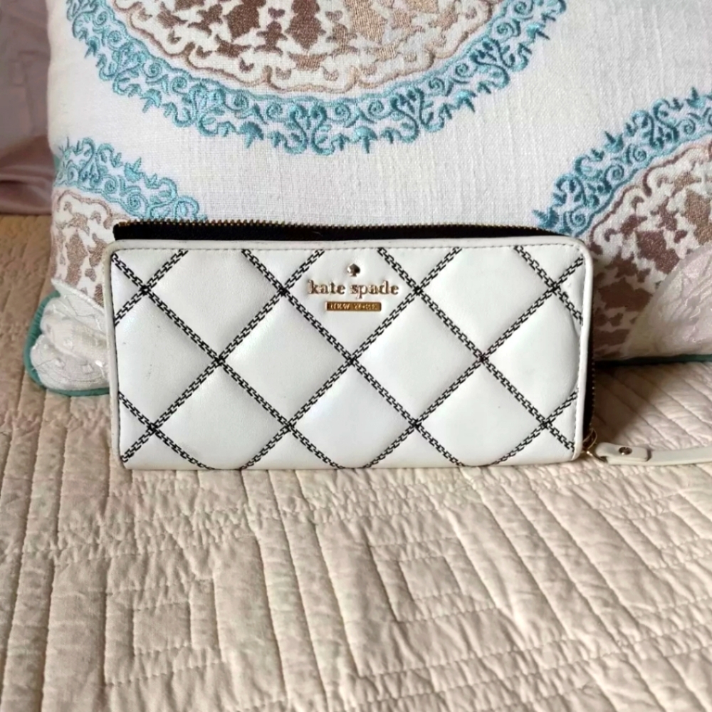 Kate Spade Emerson Place Nisha Cement/Black Zip Around Wallet PWRU4941-150